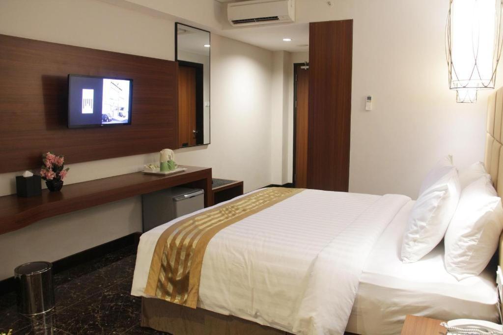 Atrium Premiere Cilacap Exterior photo