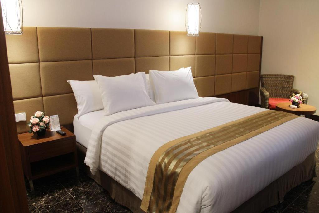 Atrium Premiere Cilacap Exterior photo