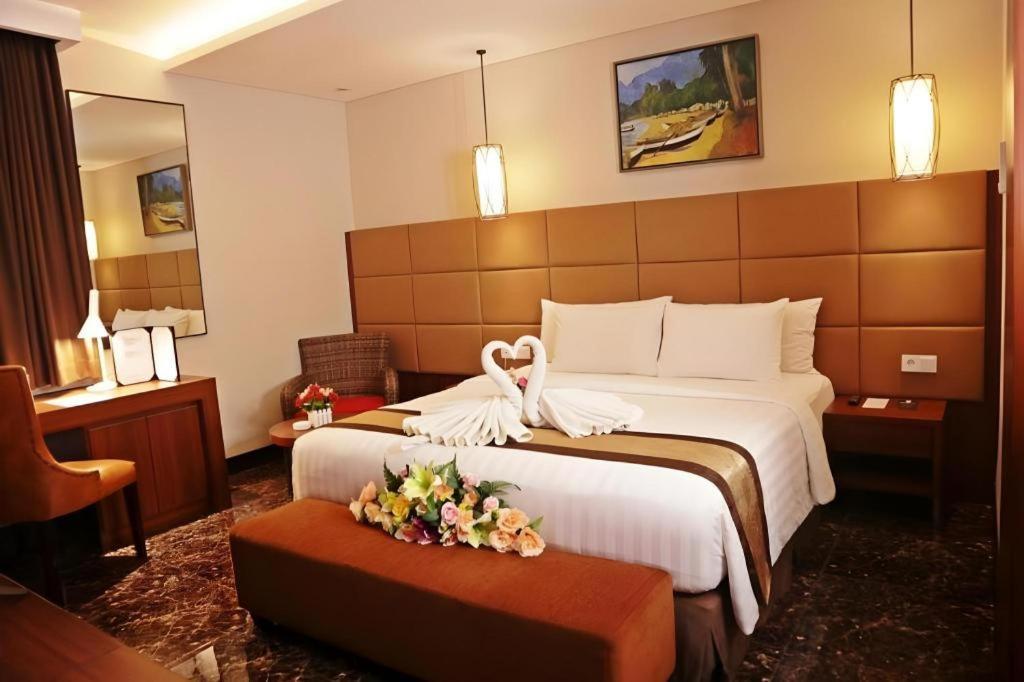 Atrium Premiere Cilacap Exterior photo