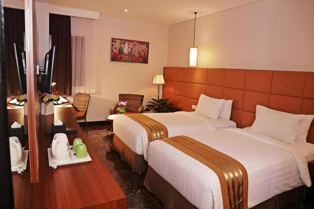 Atrium Premiere Cilacap Exterior photo