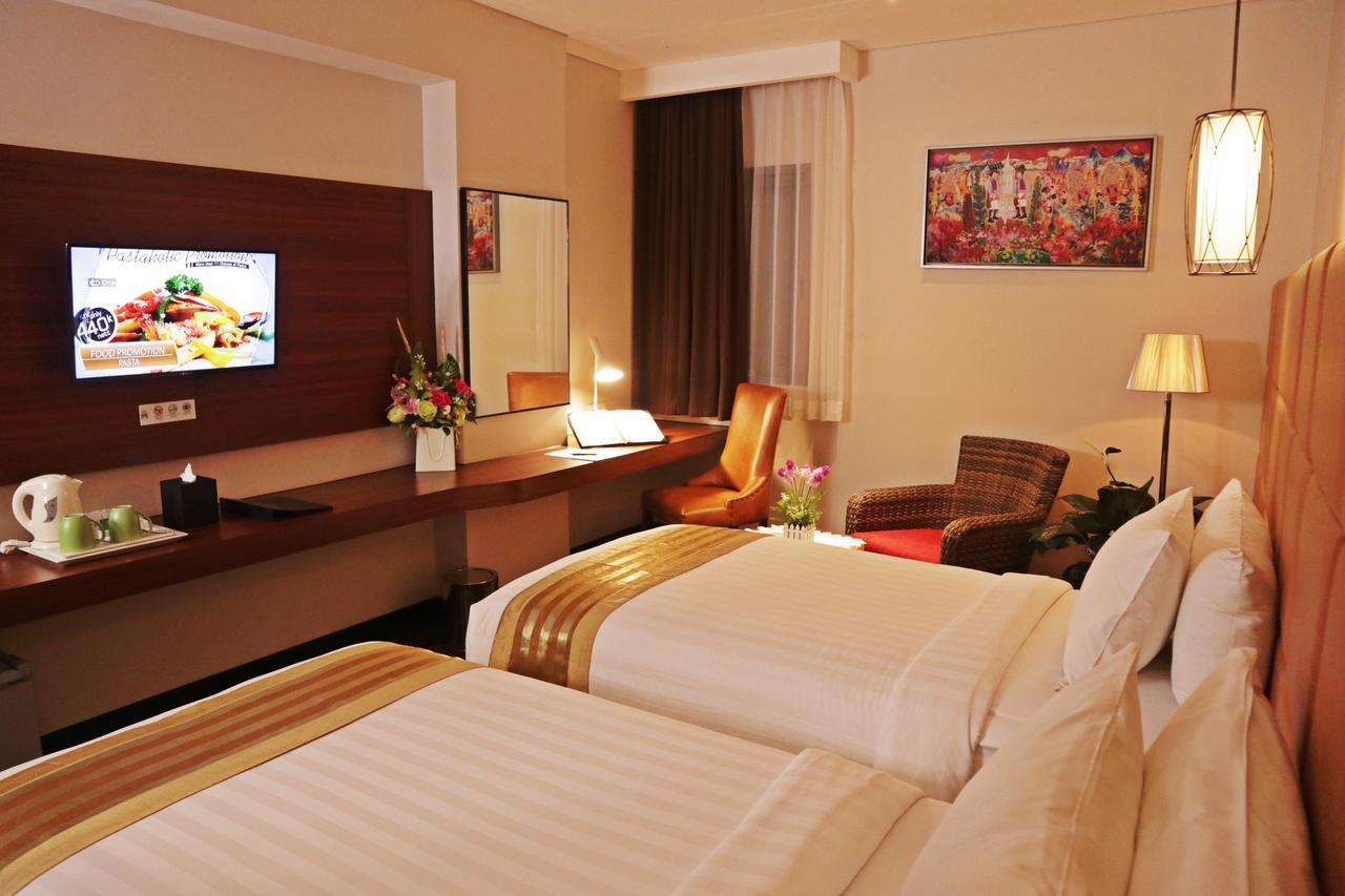 Atrium Premiere Cilacap Exterior photo