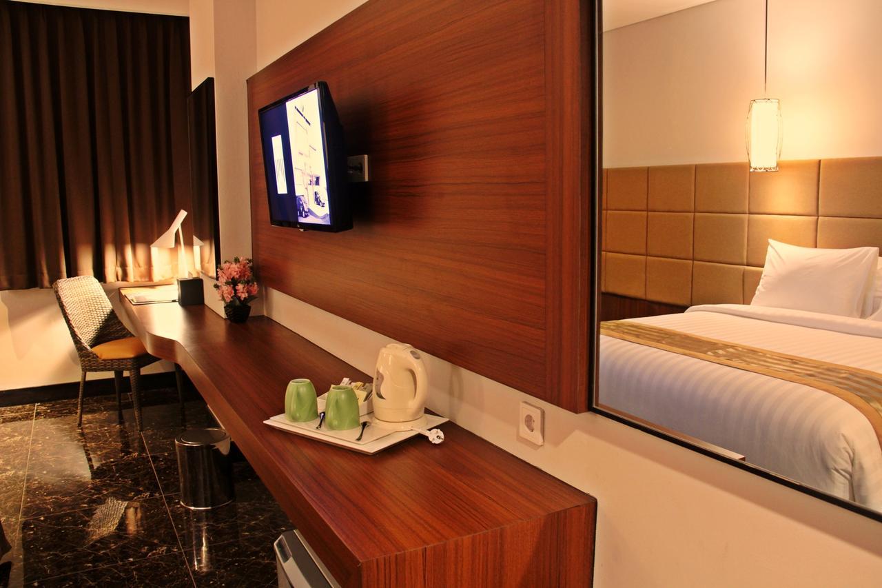 Atrium Premiere Cilacap Exterior photo